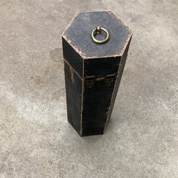 Distressed Decor - Picture 5 of 7